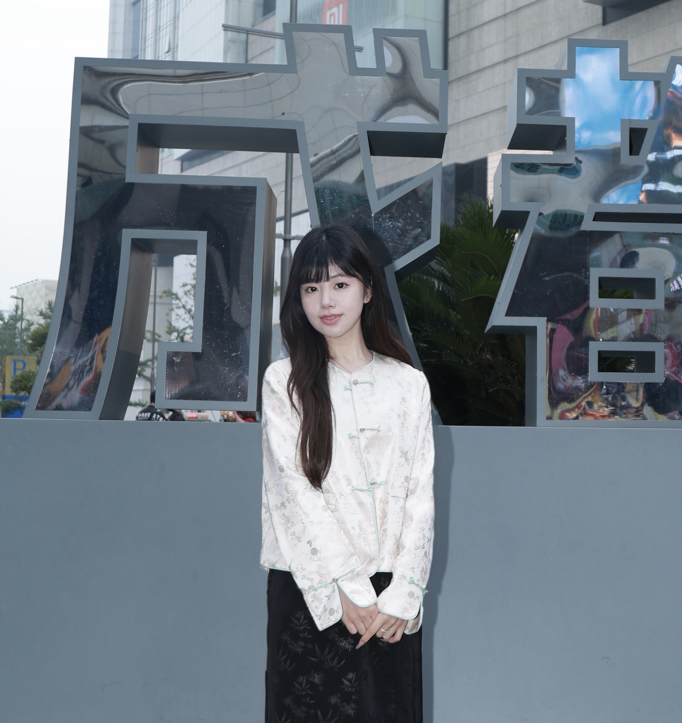 胡子婷.jpg